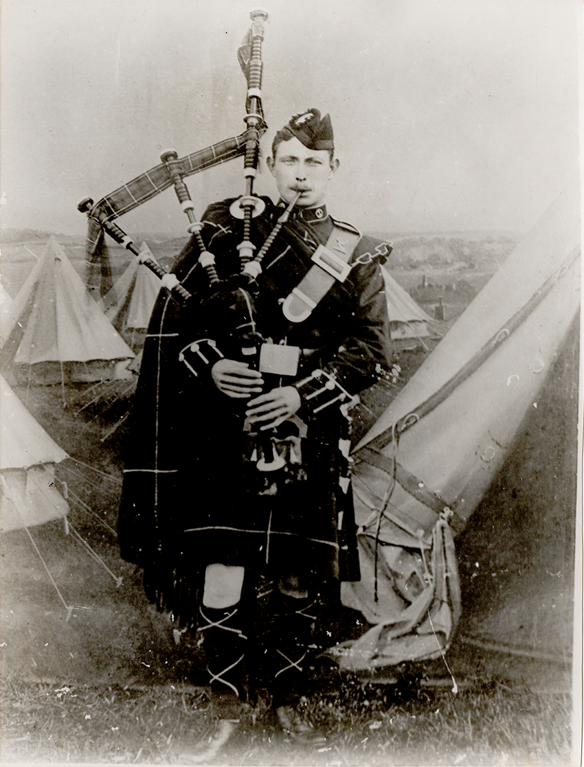 Photo of photos/Donald Ewen MacLennan 1883-1946 portrait uniform